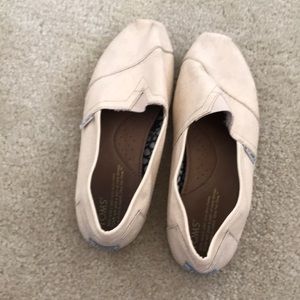 Worn toms cream flats